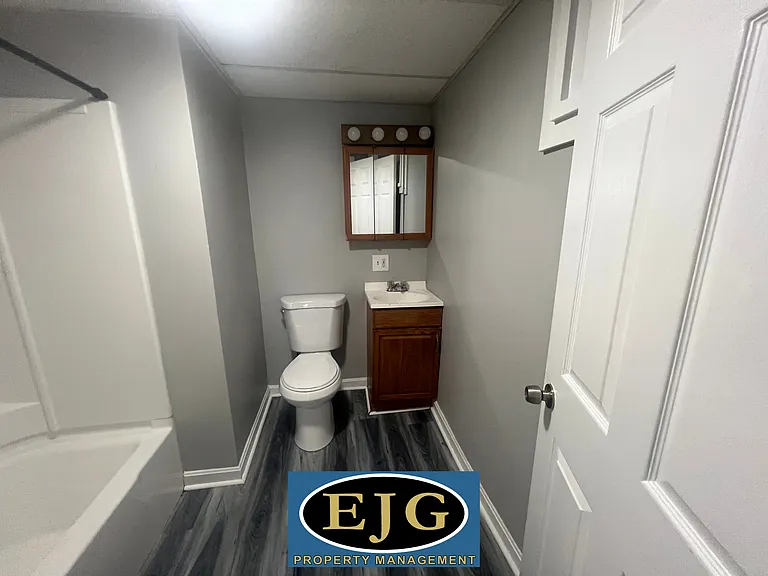 209 Pine St #2 — Photo 16