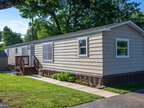 22 Patton Dr, Honey Brook, PA 19344