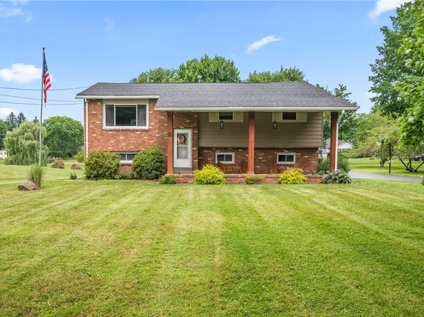 16 E Greenville Dr, Greenville, PA 16125