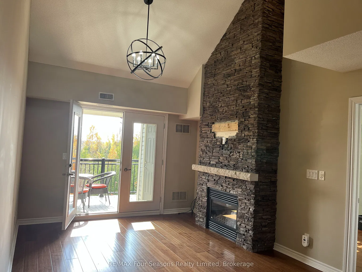 3 bed, $2,400 — Photo 3