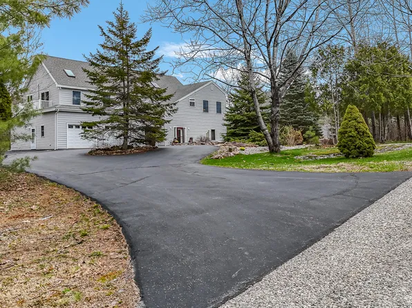 14 Cal Vista Drive, Dayton, ME 04005
