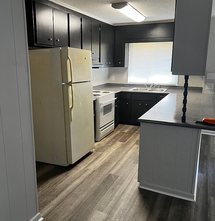 2nd image of 240 S Link Ave #240