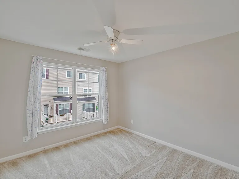 25218 Briargate Ter — Photo 16