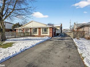 18 Fairway Dr, Hamilton, ON L8K 5L4