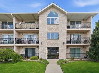 5940 W 87th St APT 301, Burbank, IL 60459
