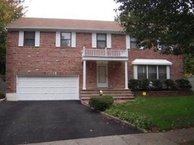 14 Knoll Ln, Glen Head, NY, 11545