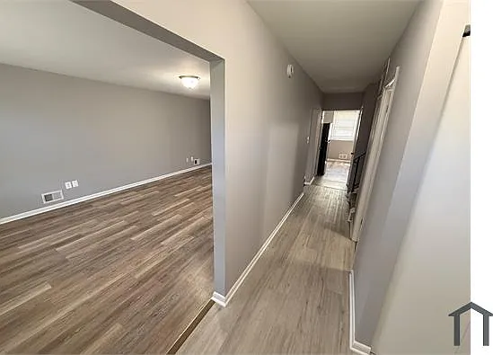 409 Berkshire Ct — Photo 17
