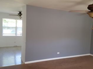 523 Grosvener Ln, Elk Grove Village, IL 60007