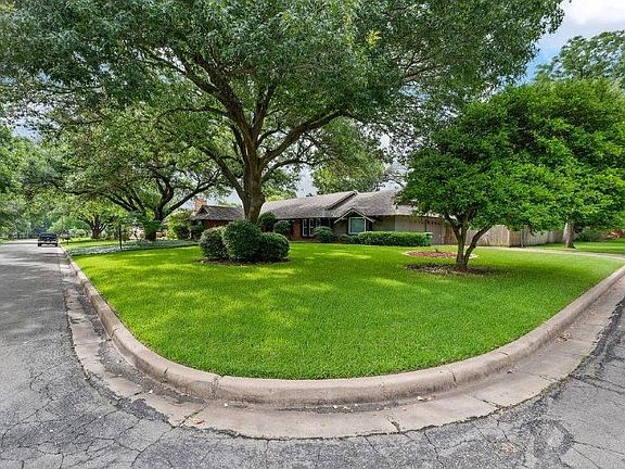 4th image of 4918 Lake Hurst Dr