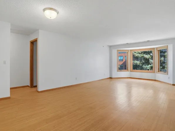 32 11th Ave S APT 303, Hopkins, MN 55343