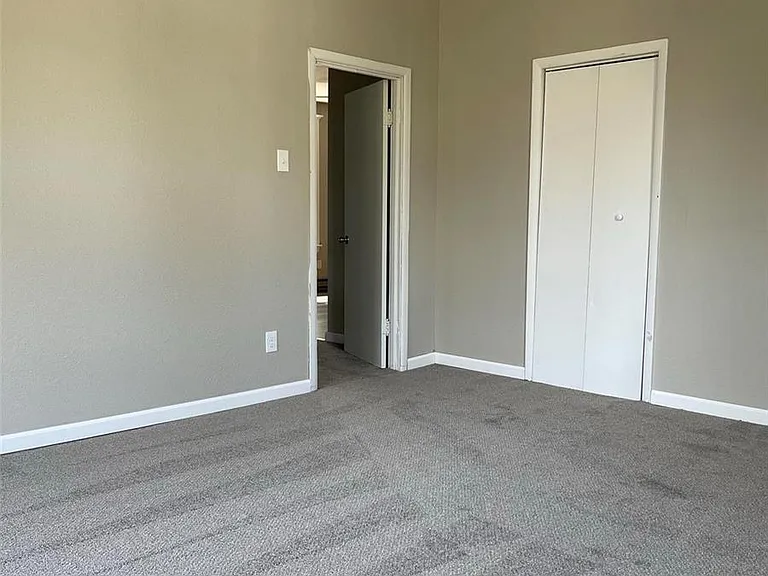 319 N Hesperia St #B — Photo 19