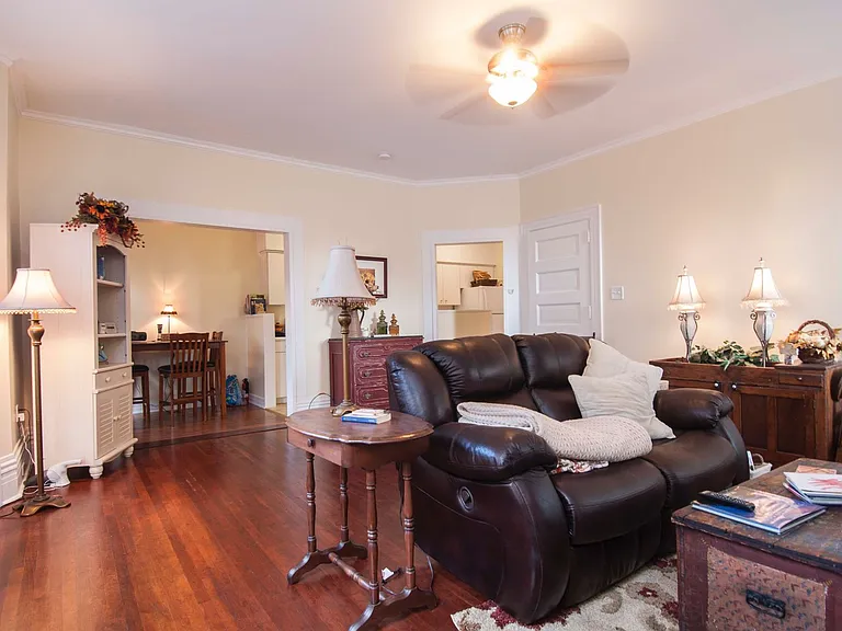 220 Graham St — Photo 11