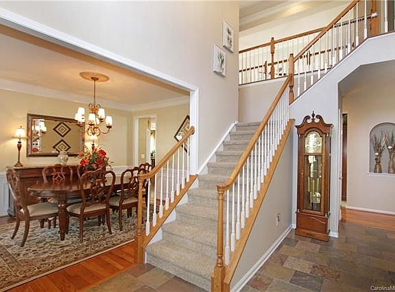 4th image of 107 Monument Ct