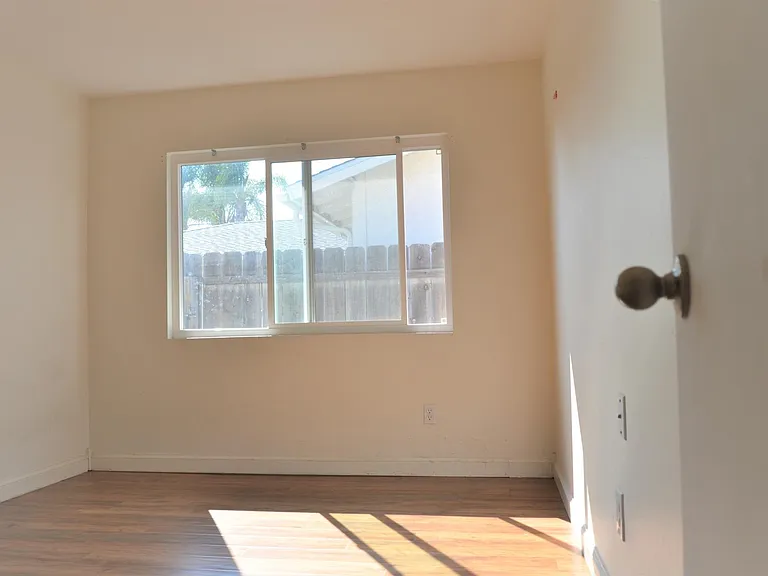 4464 Cather Ave — Photo 11