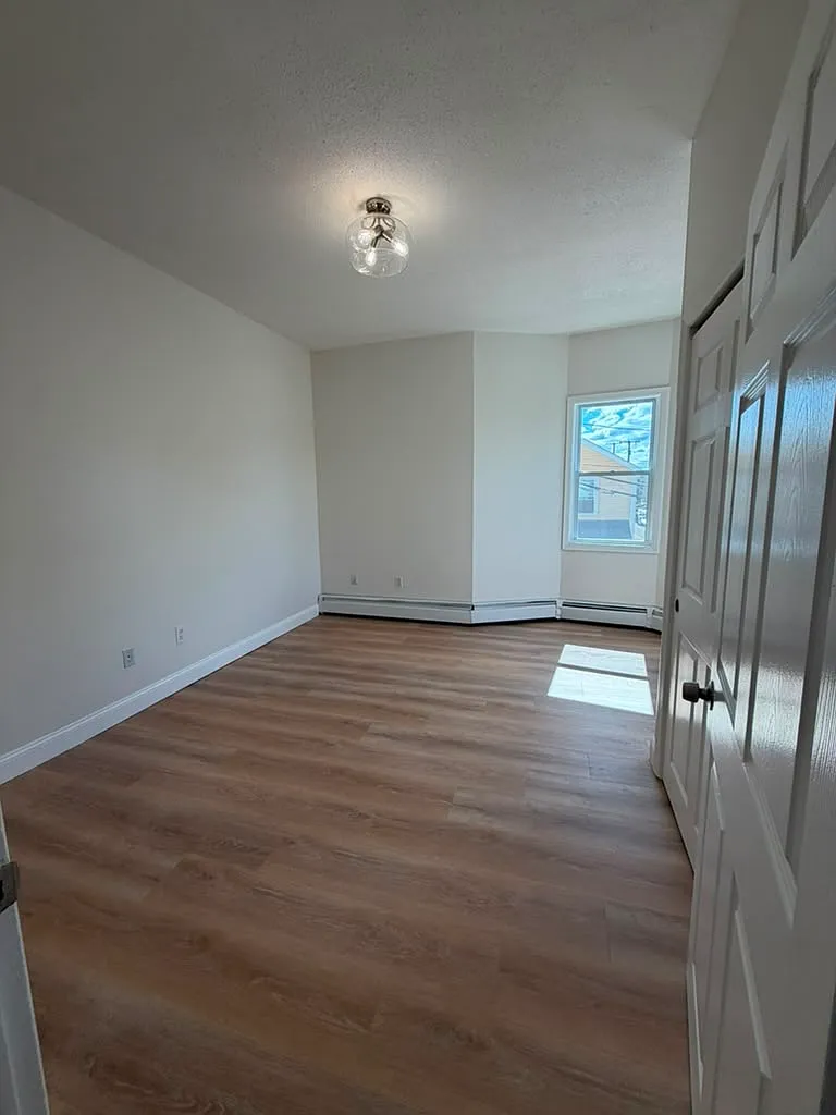 76 Beacon Ave — Photo 3