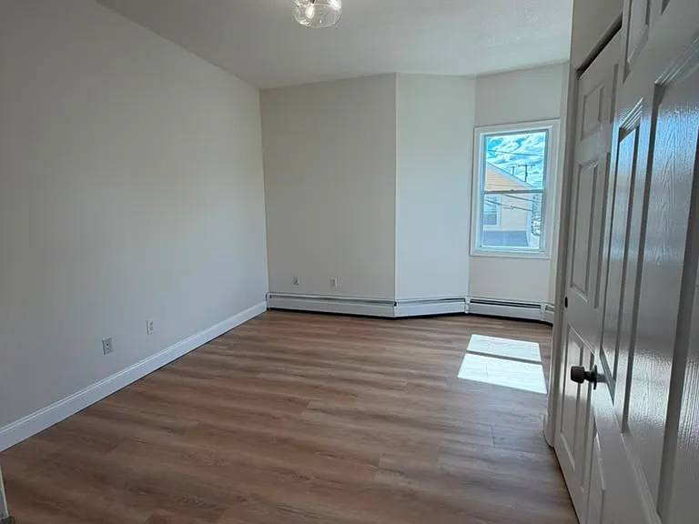 76 Beacon Ave — Photo 3