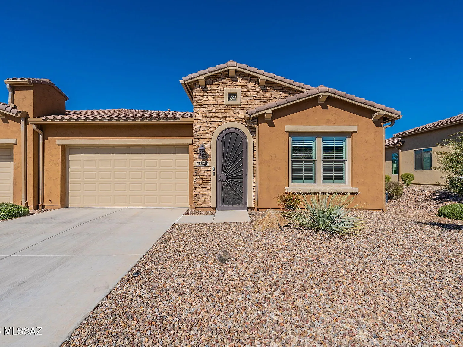 2 bed, 1.5 bath, 1638 sqft, $2,700 — Photo 2