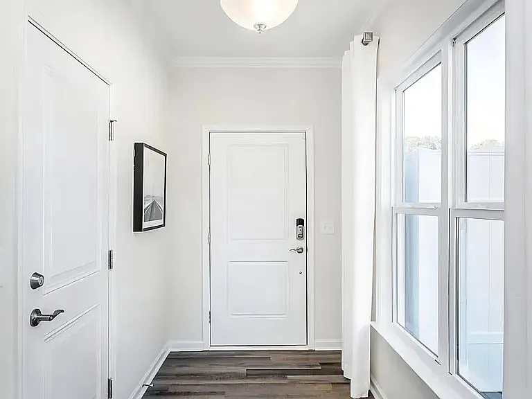 515 Vassar Dr — Photo 3