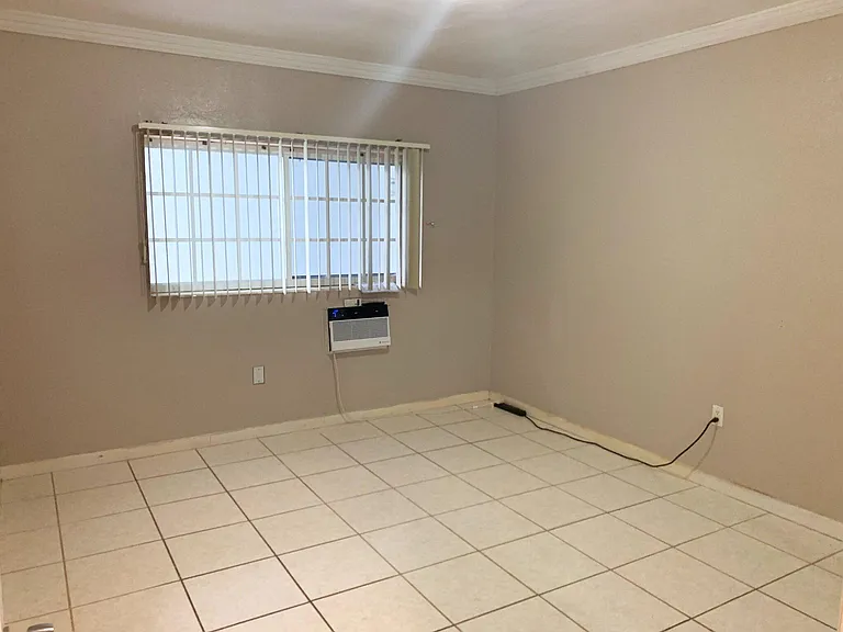 555 SW 16th Ave #15 — Photo 10