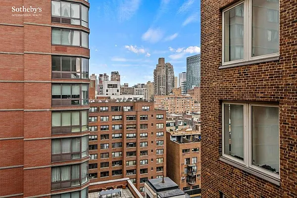 Rented by Sotheby's International Realty | media 11