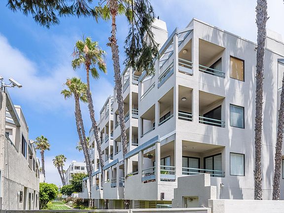 3rd image of 130 Ocean Park Blvd Unit 431