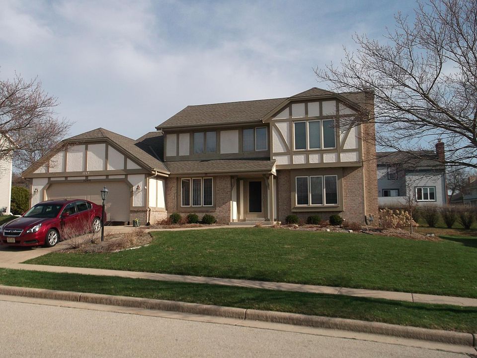 4 bedroom 2.5 bath and 2.5 car garage desirable Waukesha Wes
