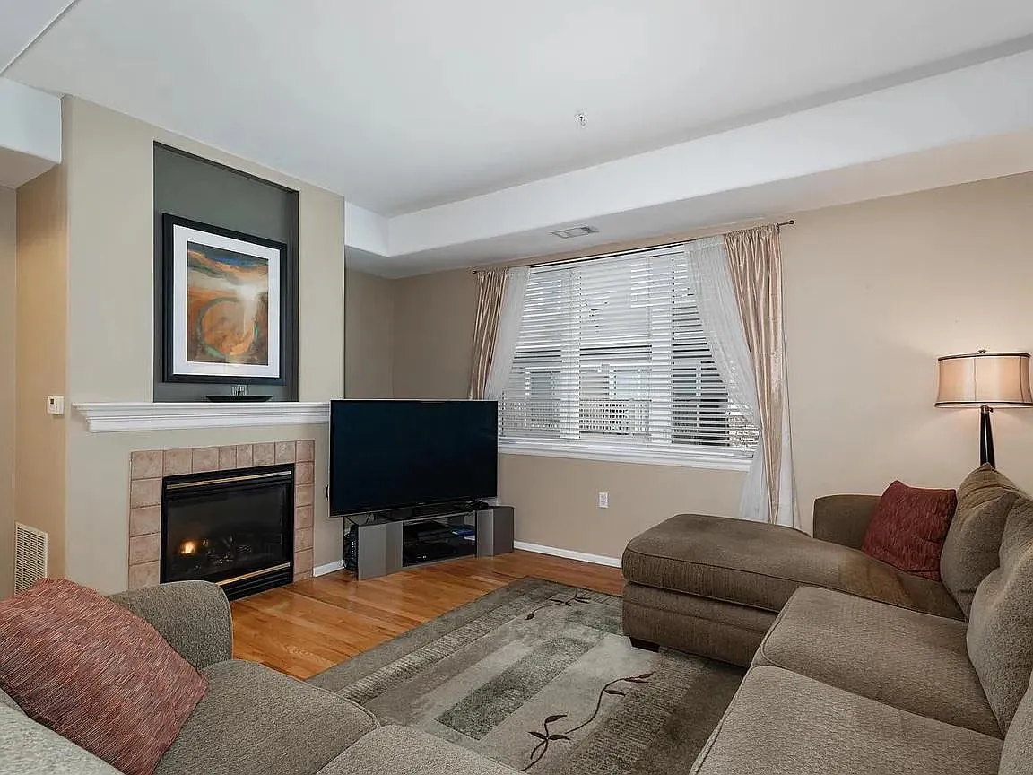 2769 W Riverwalk Cir — Photo 2