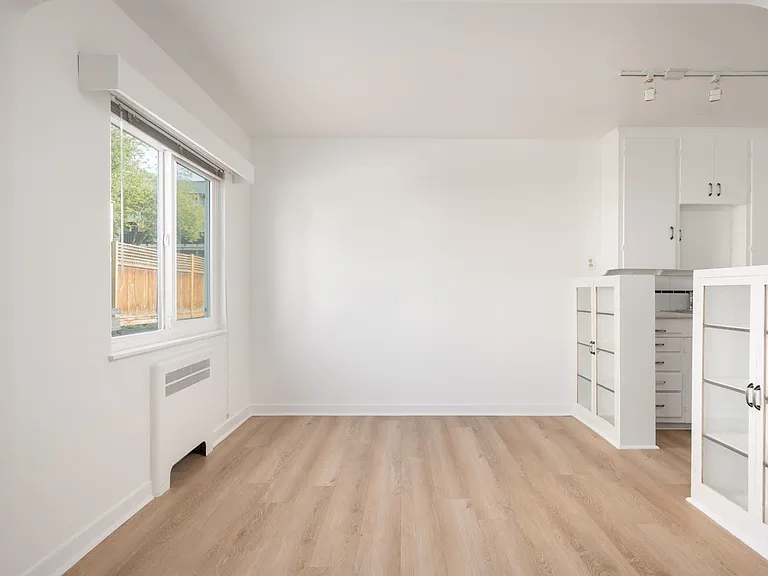 735 Royal Ave #105 — Photo 6