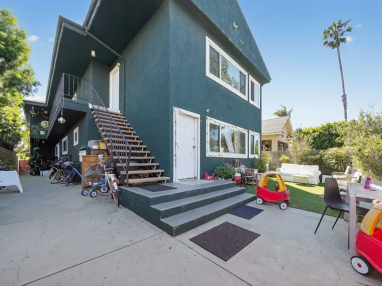652 Vernon Ave #2 — Photo 16