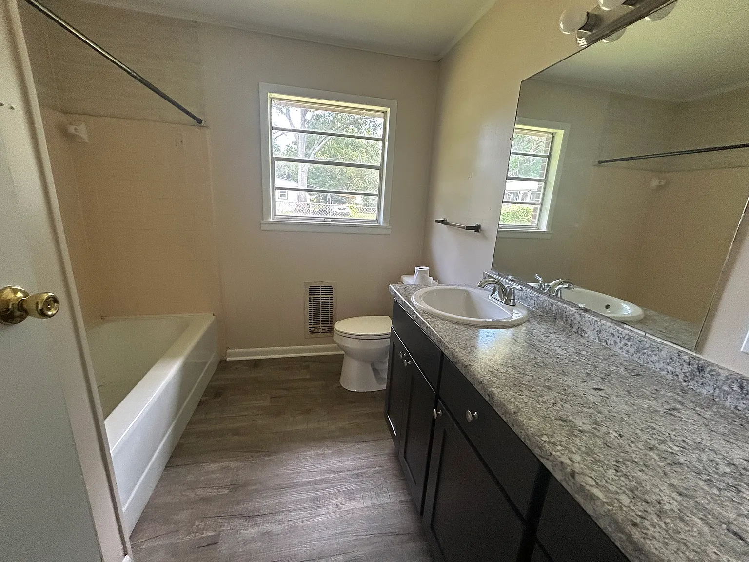 2 bed, 1000 sqft, $800 — Photo 4