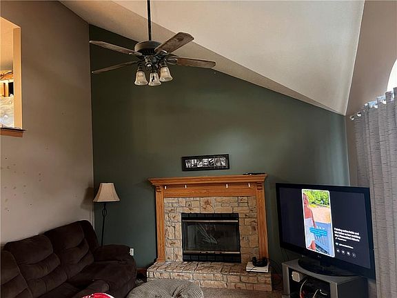 3rd image of 828 Highland Ave