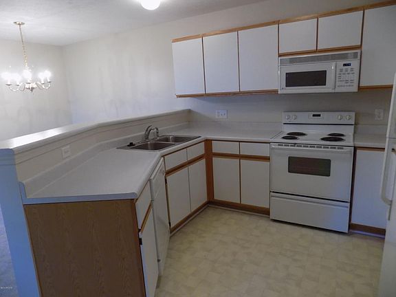 5th image of 8562 Jasonville Ct SE #13