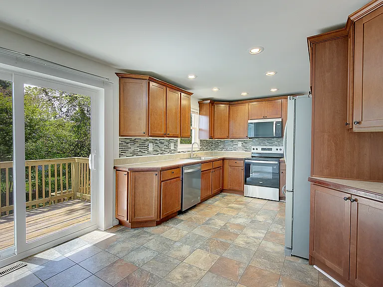 6417 Kaine Dr — Photo 12