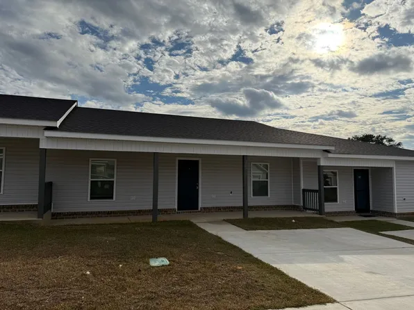 215 Charleston Dr, Enterprise, AL 36330