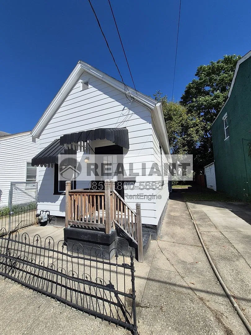 2 bed, 1.0 bath, $1,395 — Photo 2