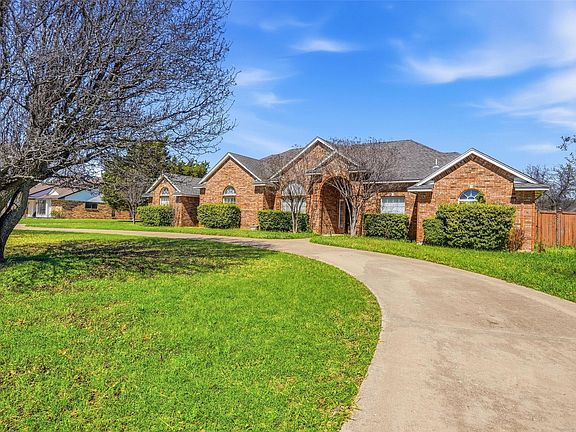 2nd image of 424 Country Ridge Ln