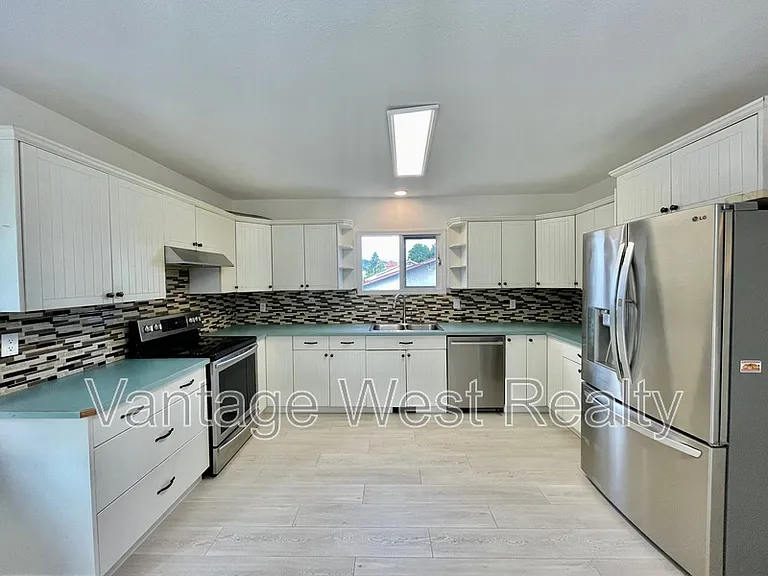 240A Wallace Rd — Photo 2