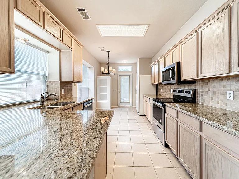 6870 Winston Dr — Photo 23