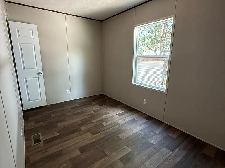 307 Quail Run St — Photo 16