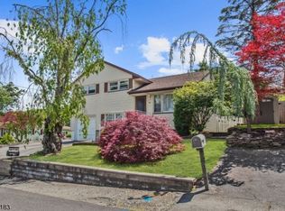 15 Reservoir Rd, Lake Hopatcong, NJ 07849