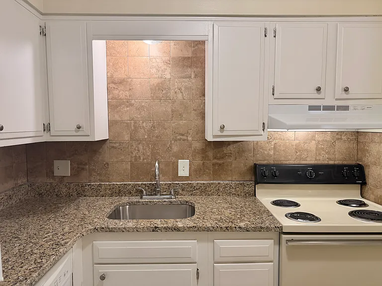 Countrybrook Apartments — Photo 10