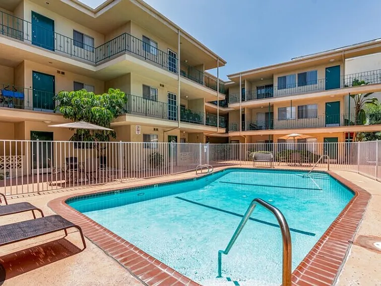 Encino Park West Apartments — Photo 2