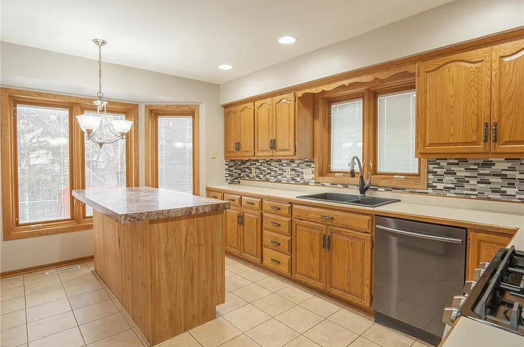 3 bed, 1689 sqft, $2,500 — Photo 3
