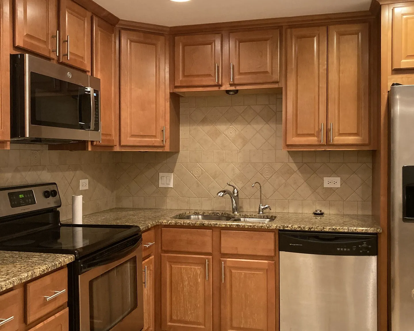 2 bed, 1000 sqft, $1,950 — Photo 3