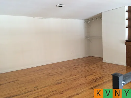 Rented by KVNY Soho | media 19