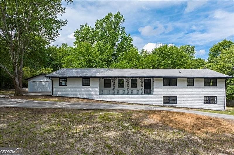 1st image of 2083 Parkwood Rd
