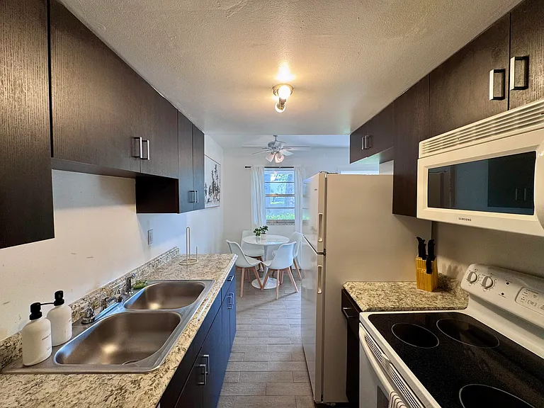 202 Lucerne Ave #12 — Photo 4