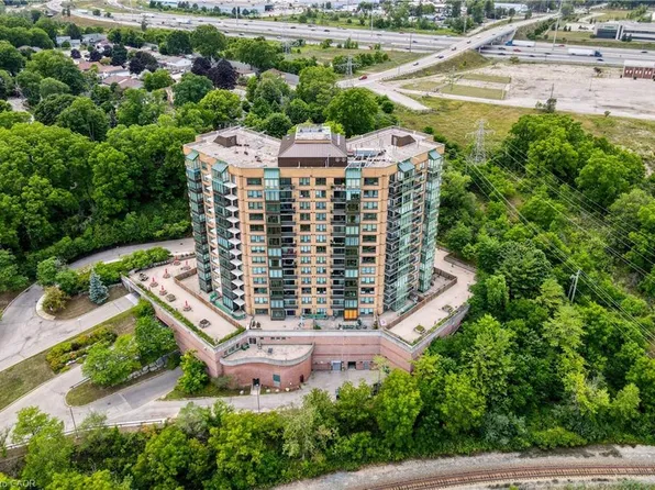 237 King St W #905, Cambridge, ON N3H 5L2