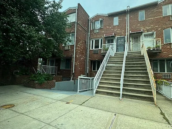 901 E 106th St #1A, Brooklyn, NY 11236