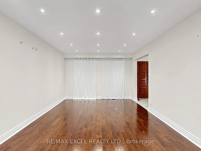 21 Mary Gapper Cres — Photo 25